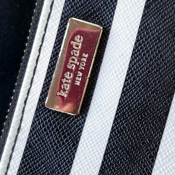 Kate Spade vintage Set! Cross body pebble purse with stripped wristlet. - Picture 13 of 16